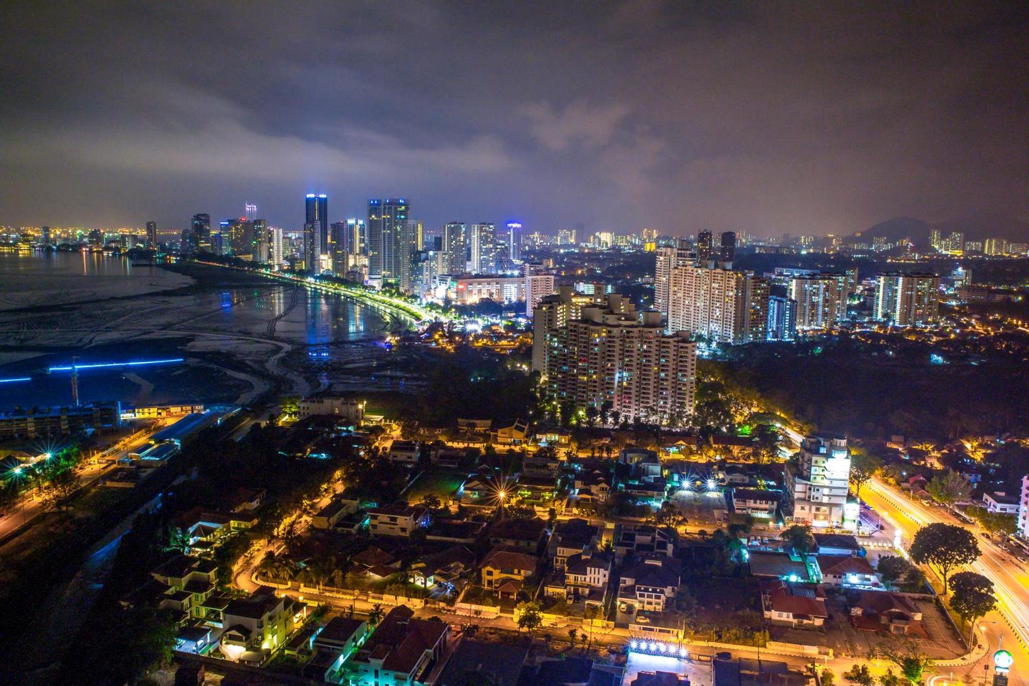 The Landmark By Katana 3Br To 4Br Luxury Seaview Landmark Homestay At Gurney 15-16Pax 无敌海景套房 Tanjung Tokong Buitenkant foto